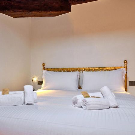 Apartmentsarena - Residenza Degli Scaligeri - Piazza Erbe Verona Bagian luar foto