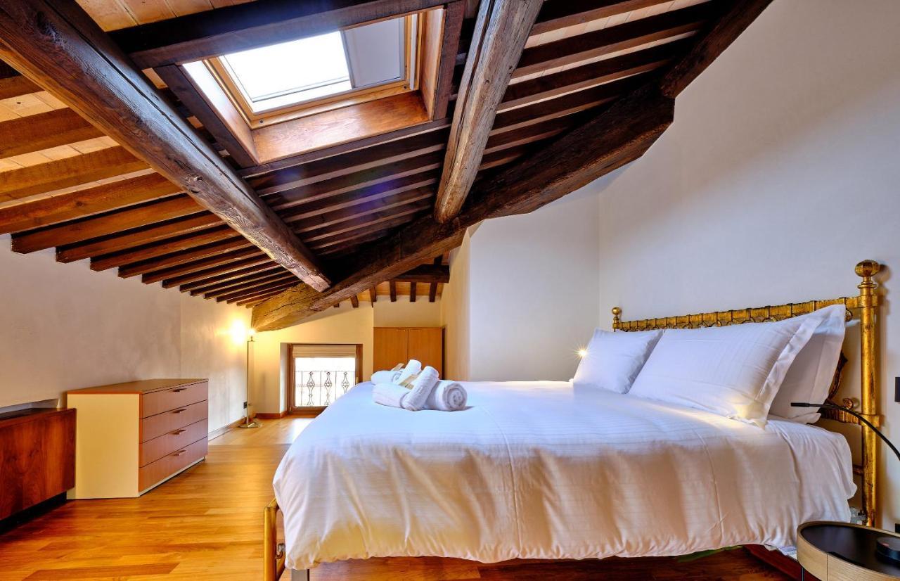 Apartmentsarena - Residenza Degli Scaligeri - Piazza Erbe Verona Bagian luar foto