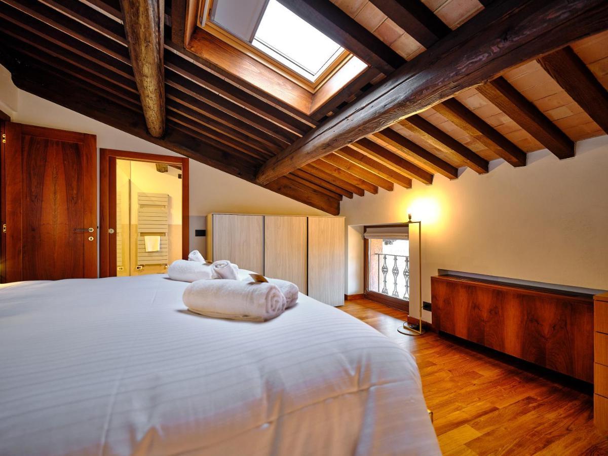 Apartmentsarena - Residenza Degli Scaligeri - Piazza Erbe Verona Bagian luar foto
