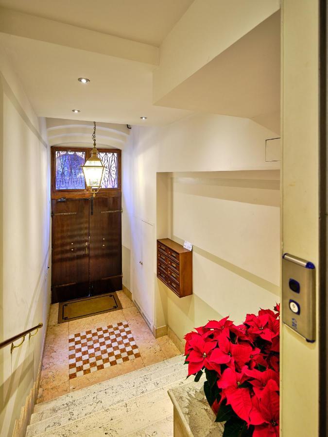 Apartmentsarena - Residenza Degli Scaligeri - Piazza Erbe Verona Bagian luar foto