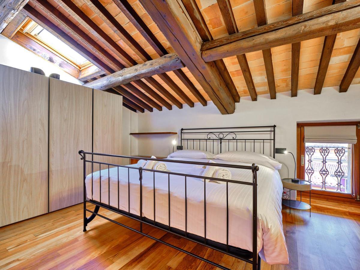 Apartmentsarena - Residenza Degli Scaligeri - Piazza Erbe Verona Bagian luar foto