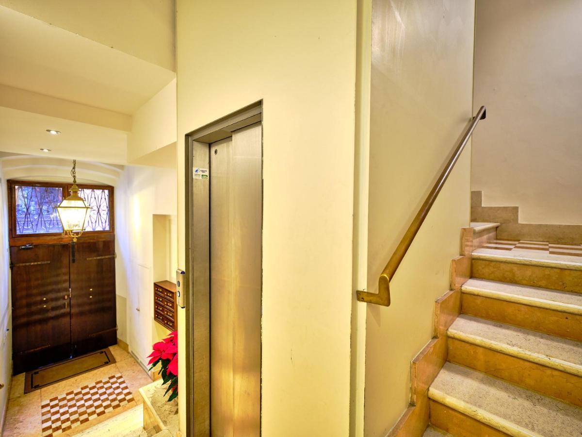 Apartmentsarena - Residenza Degli Scaligeri - Piazza Erbe Verona Bagian luar foto