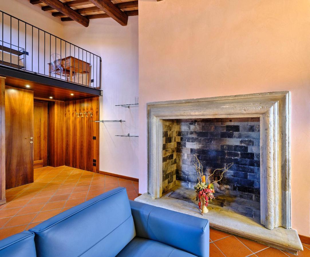 Apartmentsarena - Residenza Degli Scaligeri - Piazza Erbe Verona Bagian luar foto